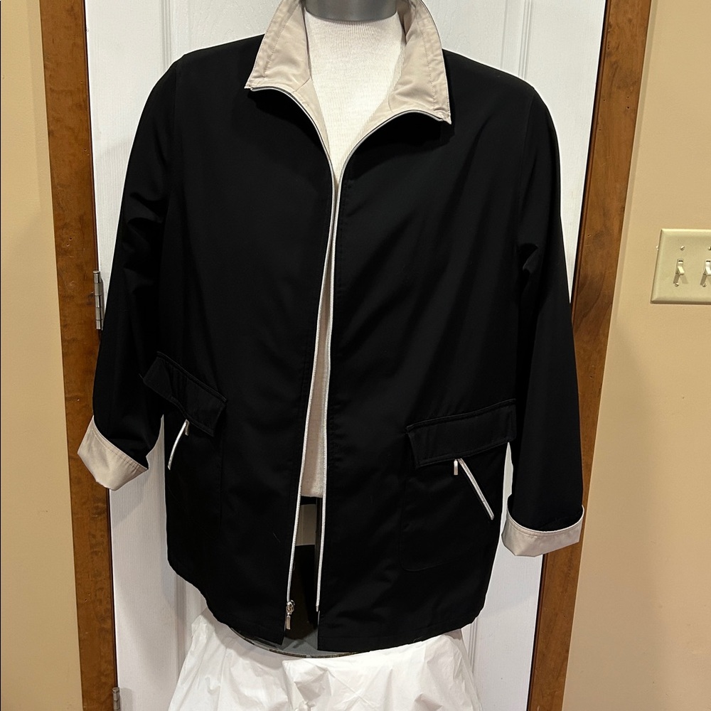 Liz Claiborne Light Weight Water-Resistant Zip-Up Jacket – Black and Tan Size 2X